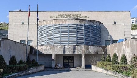 Aşık Veysel Amfi Tiyatro yeni sezona yenilenerek giriyor