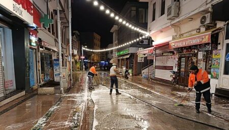 Ayvalık’ta Bayram Öncesi Temizlik Seferberliği