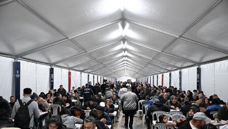 Başkan Çerçioğlu ADÜ Öğrencileri ile İftarda Bir Araya Geldi