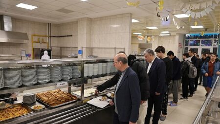 Başkan Pekyatırmacı Öğrencilerle Sahur Yaptı