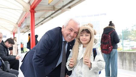 Başkan Şadi Özdemir’den mesai öncesi metro sürprizi