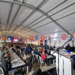 Başkan Tugay, arife gününde Urlalılarla oruç açtı