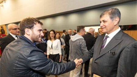 Başkan Tugay Büyükşehir Belediyesi personeliyle bayramlaştı