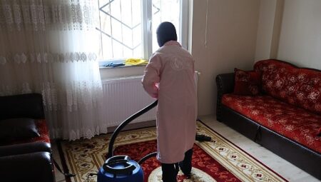 Bayram Öncesi Büyüklere Şefkat Eli