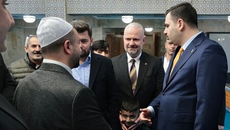 Binlerce Menemenli tek yürek oldu