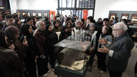Buram buram tarih kokan sergiye büyük ilgi;  “Çanakkale ruhu” İzmit’te yaşatılıyor