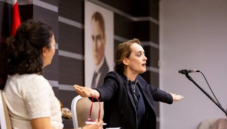 Dünya Tiyatrolar Günü’nde, Afife Jale’nin İlham Veren Mücadelesi Narlıdere’de Anlatıldı