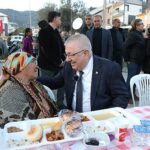 Edremit Belediyesi iftar sofraları Altınoluk’ta kuruldu