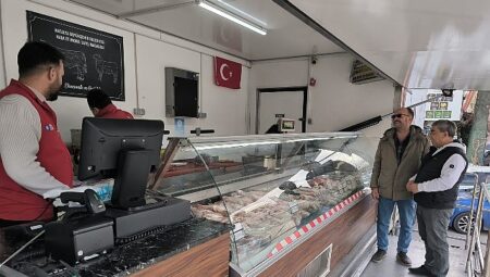Halk Et Mobil Satış Tırı’na ilçelerde yoğun ilgi