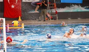 İzmir Büyükşehir Belediyesi sporcuları başarıdan başarıya koşuyor