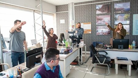 Karşıyaka Belediyesi’nde çalışanlar güne sporla başlıyor