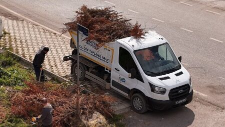 Kartepe’de Bayram Öncesi Kapsamlı Temizlik Dokunuşu