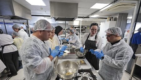 Konak’ın temiz kalpli şeflerinden down sendromuna ‘tatlı’ farkındalık
