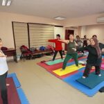 Konak’tan İleri Yaş’a sağlıklı mola: Yoga kursuyla zinde kalıyorlar