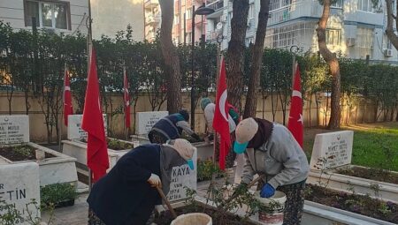 Manisa Büyükşehir Belediyesi Şehitlikleri 18 Mart’a Hazırladı