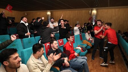 Milli Maç Heyecanı Osmangazi’de Dev Ekranda Yaşandı