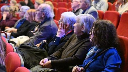 Nebil Özgentürk, Niobe Edebiyat/Sanat Söyleşileri’nde Manisalılarla Buluştu