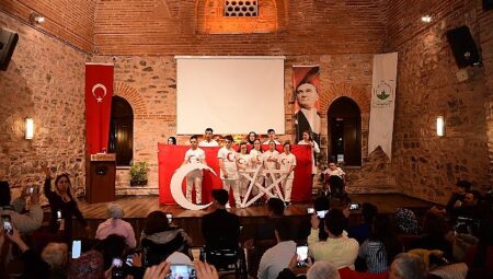 Osmangazi Belediyesi Engel Tanımayan Yüreklerle Milli Ruhu Yansıttı