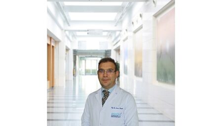 Saç telinden ince dikişlerle sinir sıkışmasına hassas çözüm