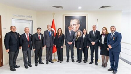 Şehit aileleri derneklerinden Başkan Tugay’a ziyaret