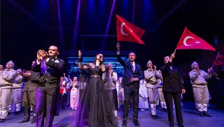 “Uyan Memet”  Çanakkale ruhunu sahneye taşıdı