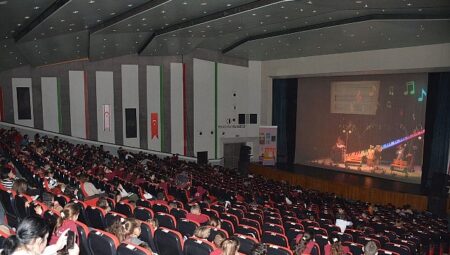 1. Lefkoşa Çocuk Tiyatrosu Şenliği “Sesler Ülkesi” Oyunuyla Başladı