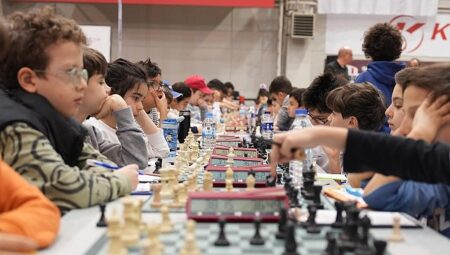 23 Nisan Satranç Turnuvası Kadıköy’de Gerçekleşti