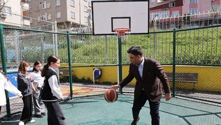 Bağcılar Belediyesi, ilçeyi spor sahalarıyla donatıyor