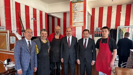 Başkan Altay, Başkan Kılca, Başkan Kavuş, Karaman Caddesi’nde Esnaf ve Vatandaşlarla Buluştu