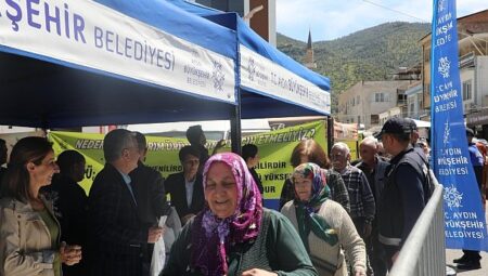 Başkan Çerçioğlu Ata Tohumlarından Yetiştirilen Binlerce Fideyi Karacasu ve Koçarlı’da Vatandaşlarla Buluşturdu