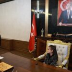 Başkan Rasim Arı, 23 Nisan’da Koltuğu Çocuklara Devretti