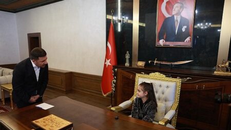 Başkan Rasim Arı, 23 Nisan’da Koltuğu Çocuklara Devretti