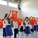 Bayındır’da 23 Nisan Coşkusu: Geleceğin Başkanları Makamı Devraldı
