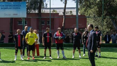 Birimler arası futbol turnuvasında ilk vuruşu Başkan Eşki yaptı