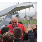 Bu İlçede Sınava Giren Öğrencileri İnsansı Robot Karşılıyor