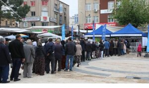 Büyükşehir Belediyesi Binlerce Fideyi Kuyucak ve Köşk’te Vatandaşlarla Buluşturdu