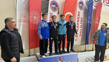 Büyükşehirli Güreşçilerden Madalya Yağmuru