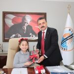 Dikili’de 23 Nisan Coşkusu Sokaklara Taştı