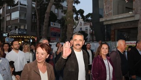 Dikili’de 7’den 70’e dans şöleni: Başkan Kırgöz’den yeni sanat merkezi müjdesi