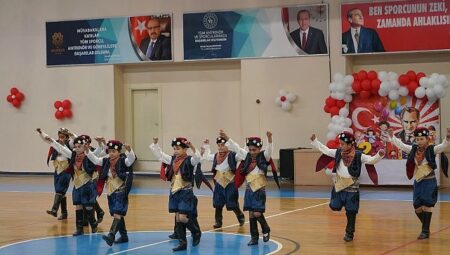 Edremit’te 23 Nisan coşkuyla kutlandı