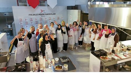 Gastronomi Eğitimi Alan da Mesleğini Arayan da Aynı Mutfakta