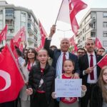 Gaziemir’de 23 Nisan coşkusu kortejle taçlandı