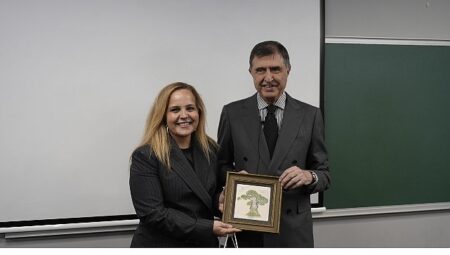 Geleceğin Profesyonelleri, Ahmet Pura ile “Hayat Güneşli Bir Sağanak” Konferansı’nda Bir Araya Geldi