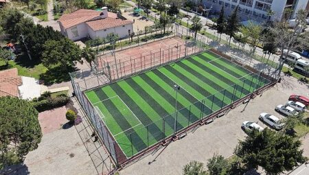 Göynük halı sahası yenilendi