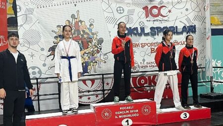 Kartepe’nin Karateci Yıldızlarından Madalya Yağmuru