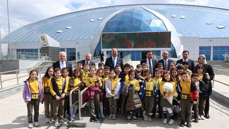 Konya Protokolü Bilim Merkezi’nde Öğrencilerle Buluştu