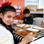 Kruvasan süsleme atölyesinde renkli anlar
