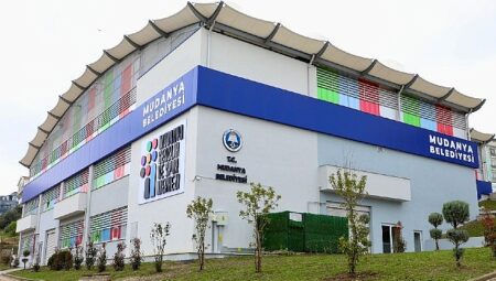‘Mudanya Gençlik ve Spor Merkezi’ hizmete açıldı