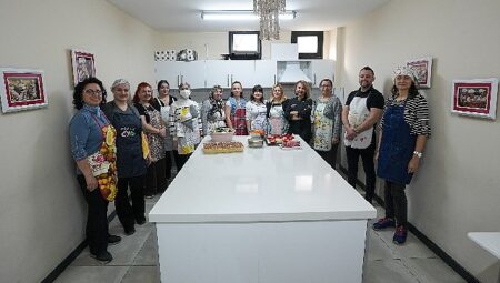 Mutfak atölyesinde Gaziemir’in yeni aşçıları yetişiyor