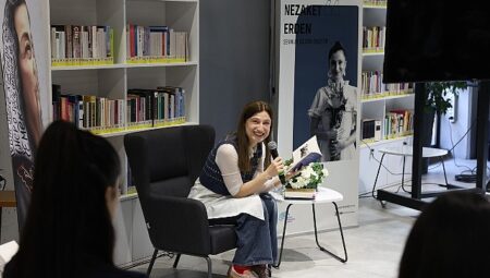 Nezaket Erden, “Sennur Sezer” şiirleri okudu